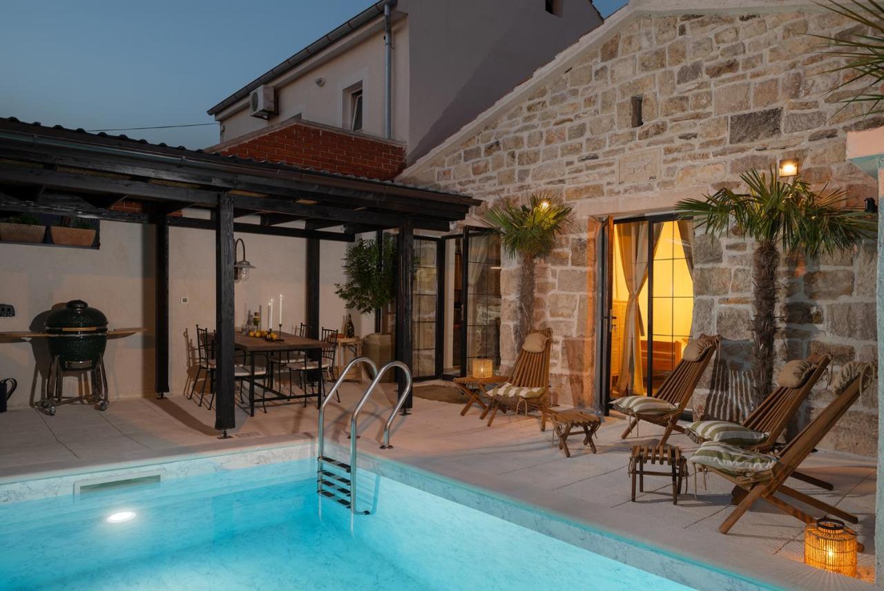 Blacksmith'S House - Rental House With Heated Pool Posedarje Exterior photo